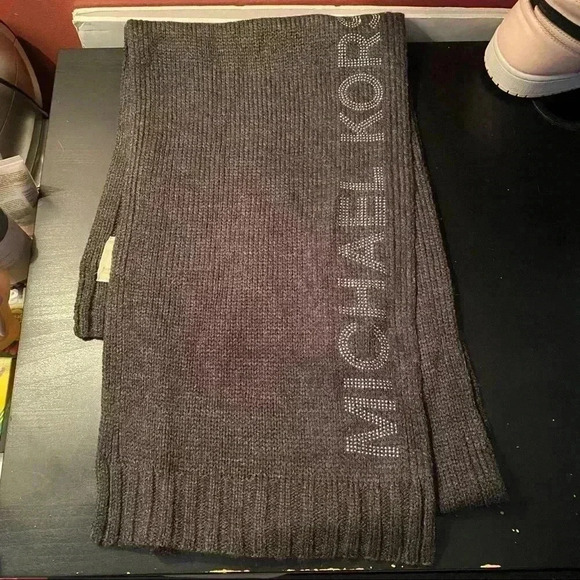 Michael Kors Grey Scarf - Picture 1 of 7